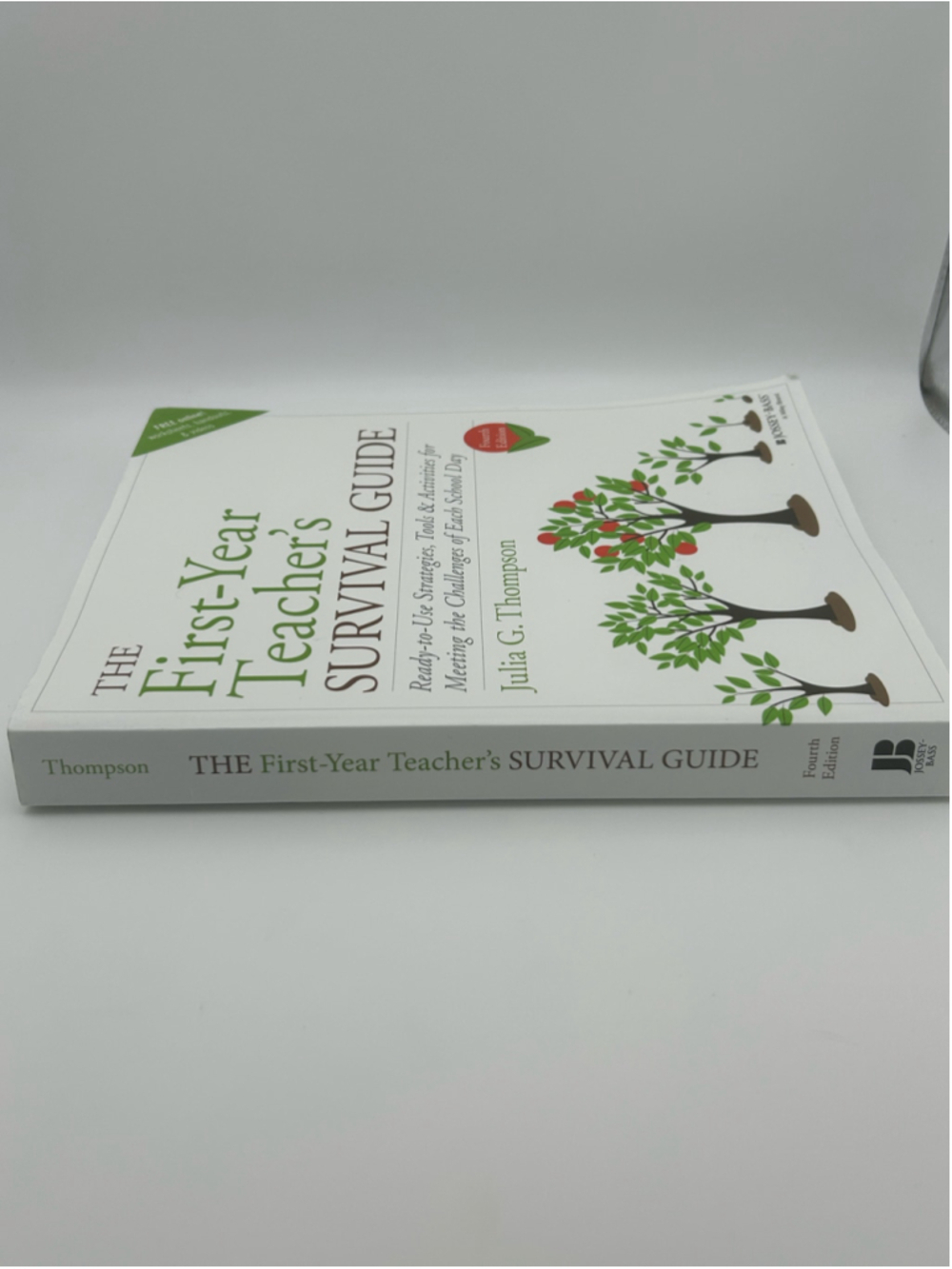 Jossey-Bass The First-Year Teacher's Survival Guide Book 4th edition White/Green - Picture 6 of 7